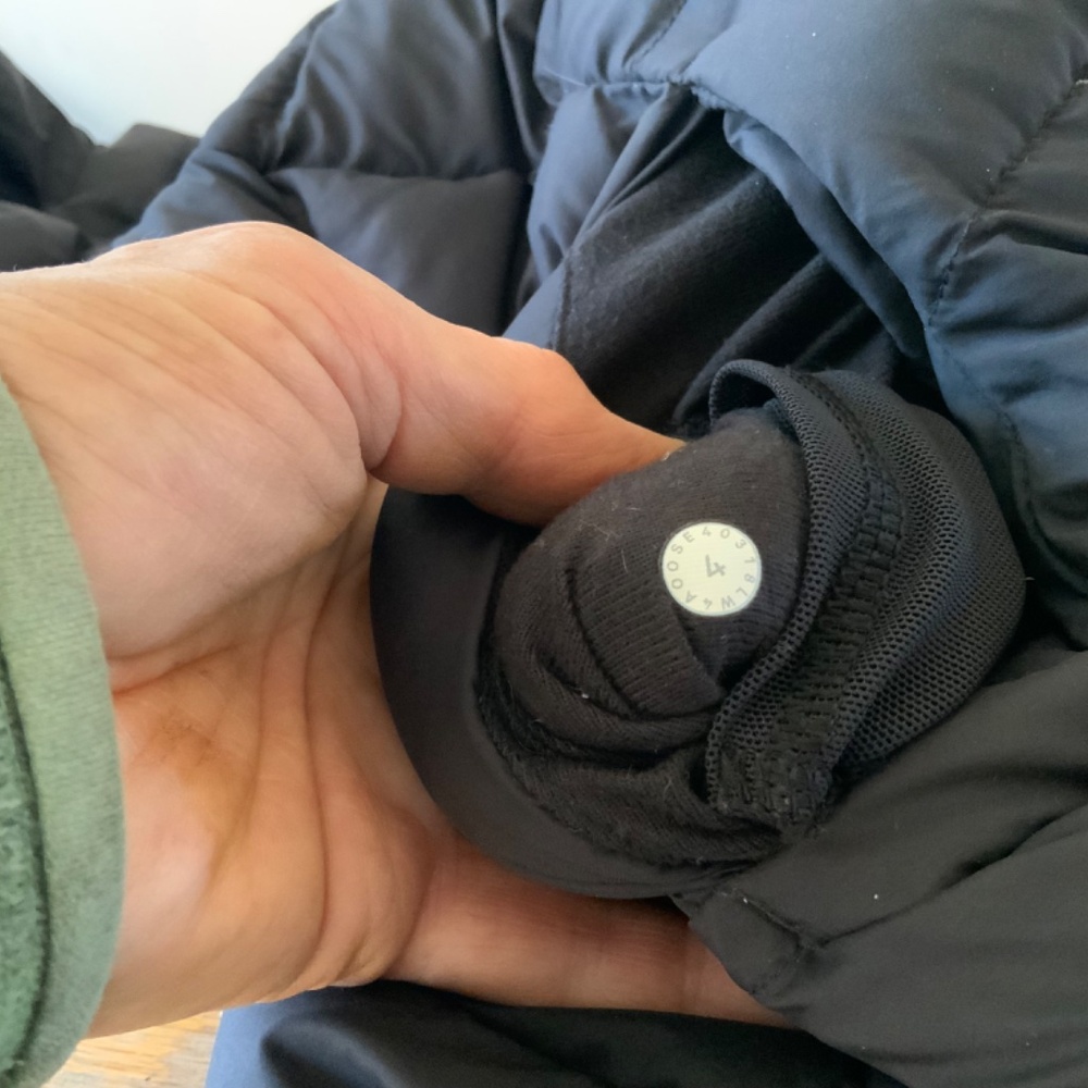 LULULEMON ATHLETICA pack it down hooded vest/black/4(removable hood) down - Picture 3 of 6